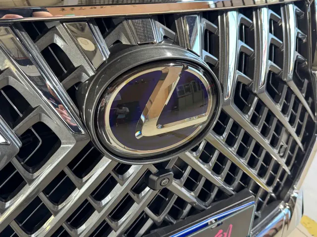 Lexus LM — Фото автомобиля 7