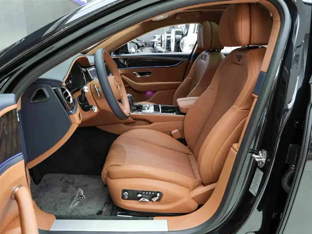 Bentley Flying Spur — Фото автомобиля 11