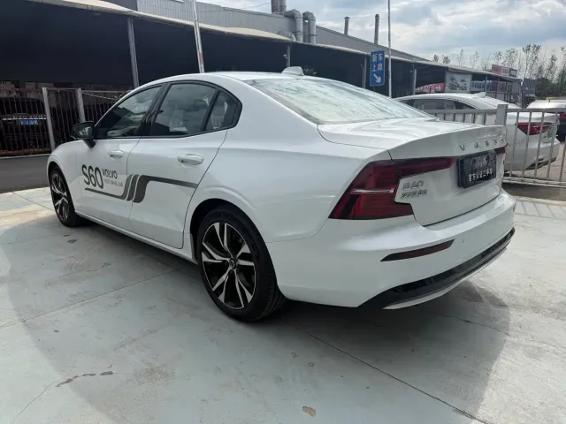 Volvo S60 — Фото автомобиля 8