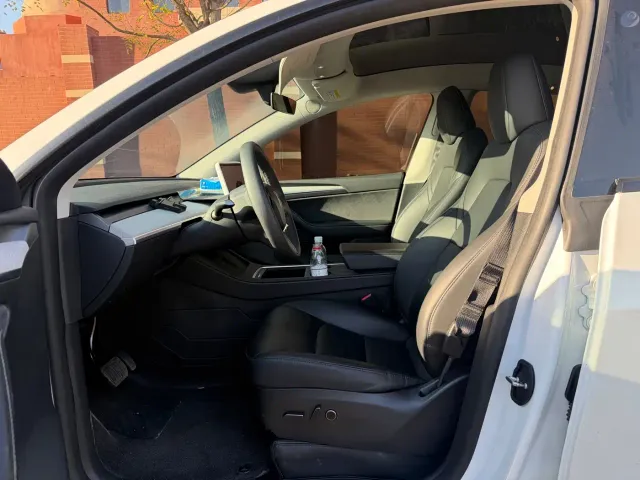 Tesla Model Y — Фото автомобиля 6