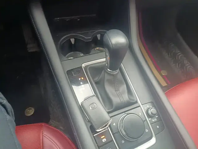 Mazda Axela — Фото автомобиля 13