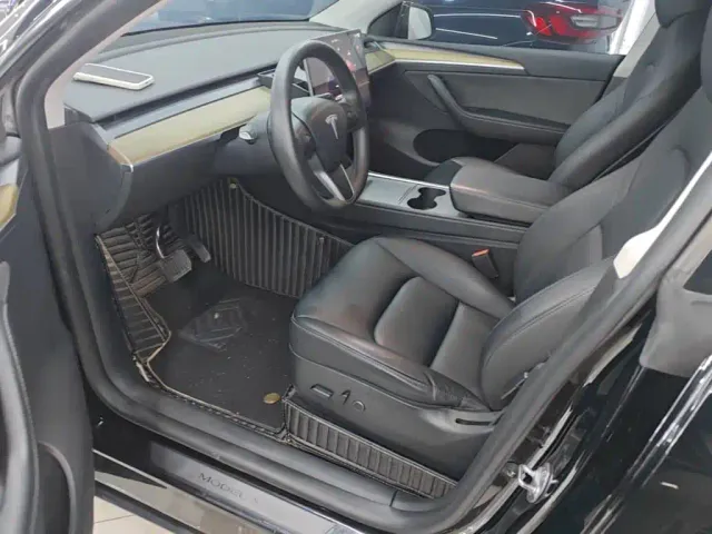 Tesla Model Y — Фото автомобиля 14