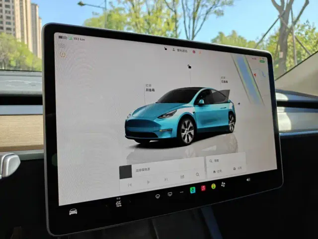 Tesla Model Y — Фото автомобиля 12