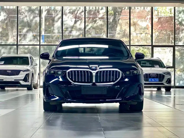 BMW 5 Series — Фото автомобиля 2