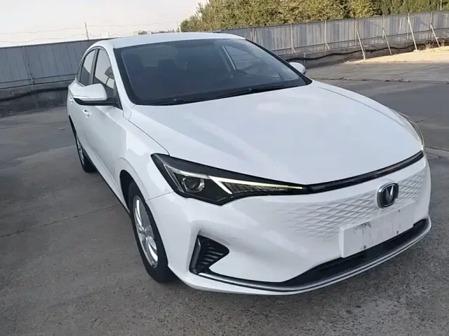 Changan Eado — Фото автомобиля 3