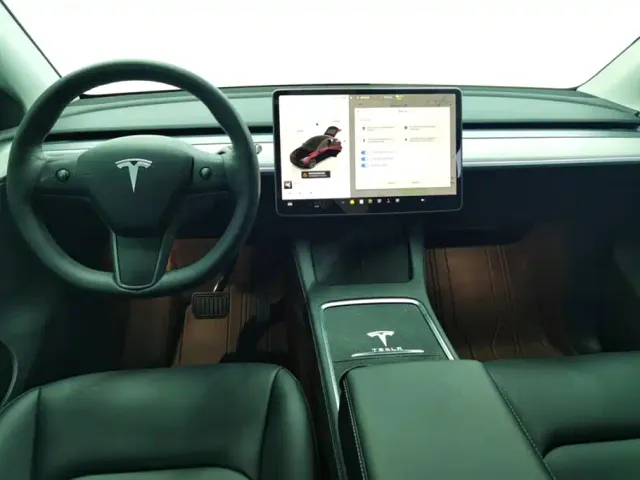 Tesla Model Y — Фото автомобиля 12