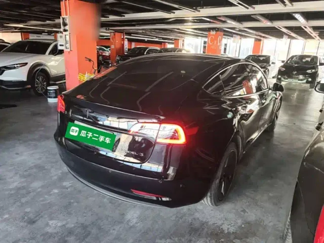 Tesla Model 3 — Фото автомобиля 6