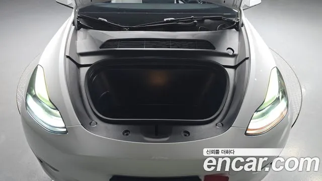 Tesla Model Y — Фото автомобиля 9