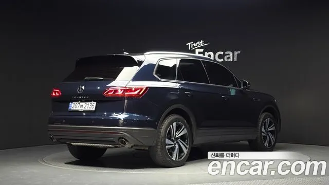 Фотография автомобиля — Volkswagen Touareg