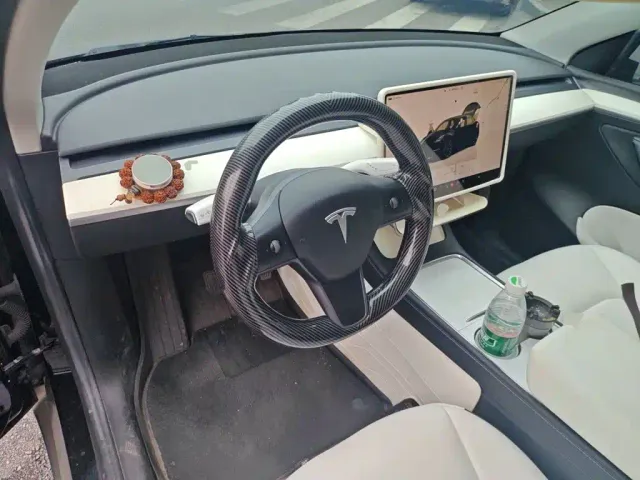 Tesla Model Y — Фото автомобиля 6