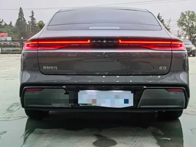 Geely Galaxy E8 — Фото автомобиля 8