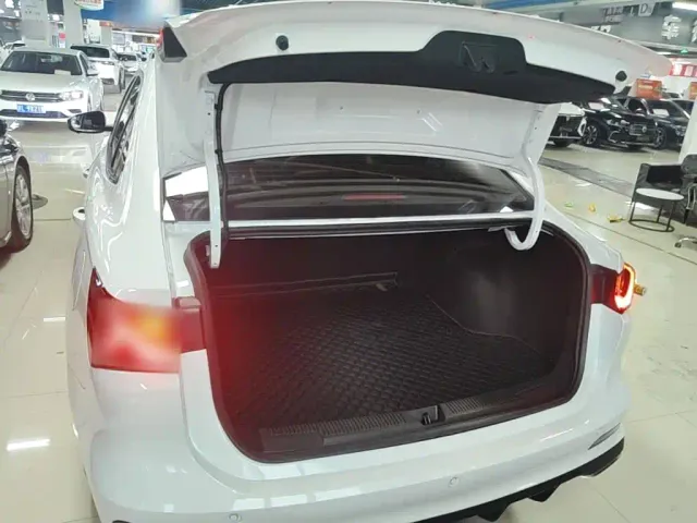 Roewe i5 — Фото автомобиля 18