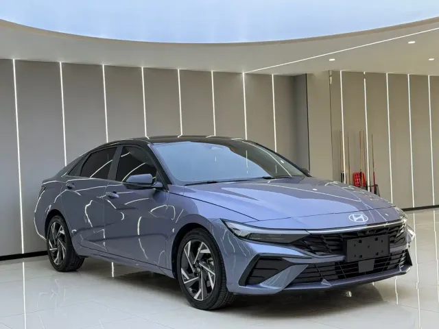 Hyundai Elantra — Фото автомобиля 3