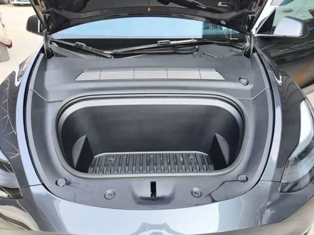 Tesla Model Y — Фото автомобиля 19