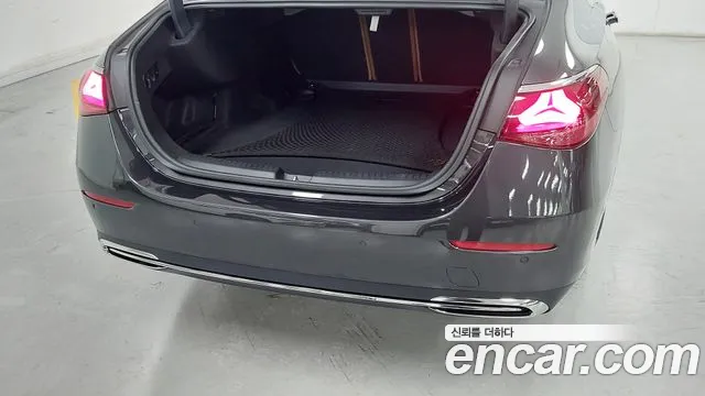 Mercedes-Benz E-Class — Фото автомобиля 11
