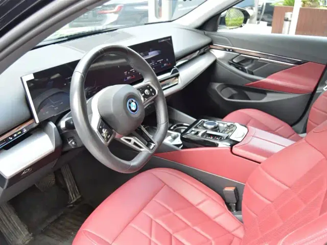 BMW i5 — Фото автомобиля 6