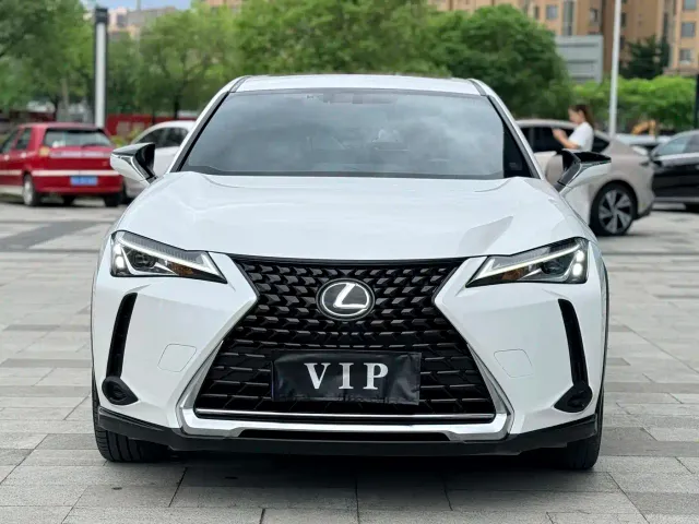 Lexus UX — Фото автомобиля 2