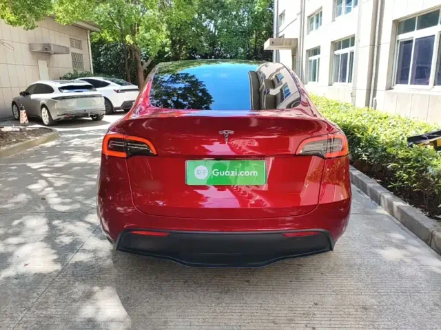Tesla Model Y — Фото автомобиля 5