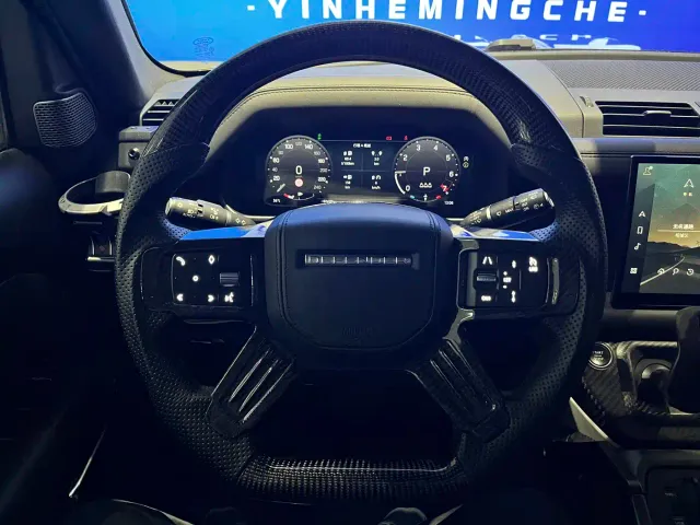 Land Rover Defender — Фото автомобиля 10