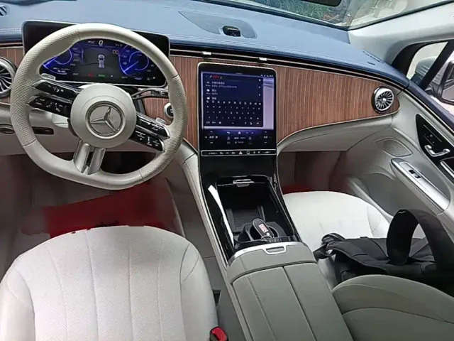 Mercedes-Benz EQE SUV — Фото автомобиля 9
