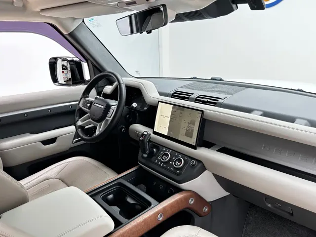 Land Rover Defender — Фото автомобиля 12
