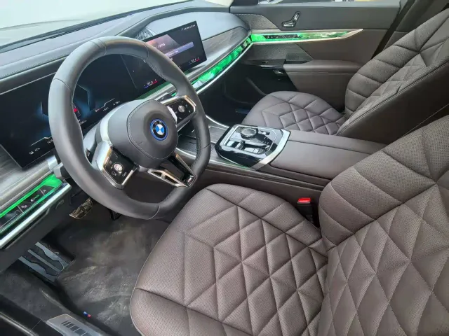 BMW i7 — Фото автомобиля 9