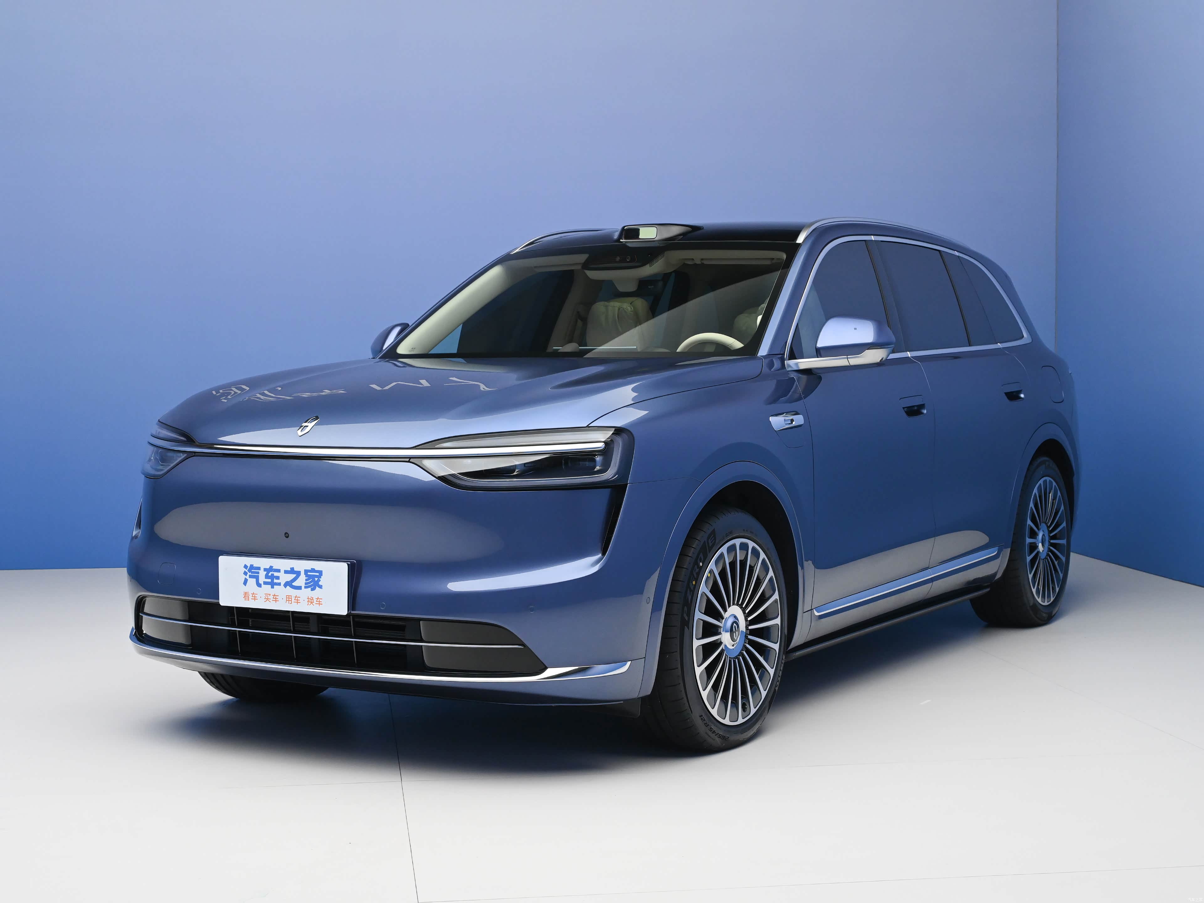 Фотография автомобиля — AITO M7 EREV Ultra 5 seats 4wd