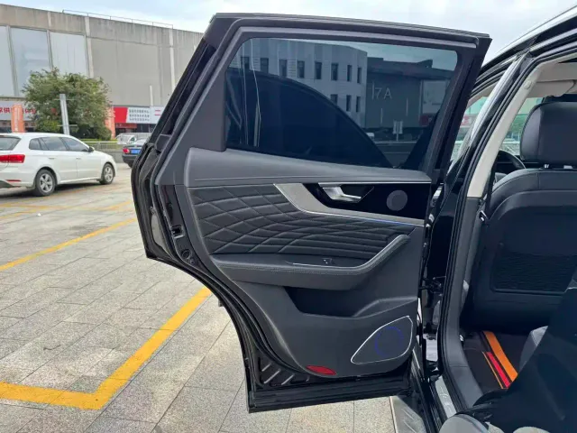 Hongqi HS5 — Фото автомобиля 14