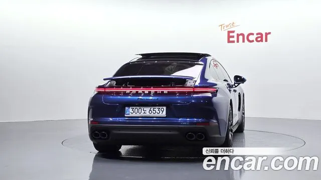 Porsche Panamera — Фото автомобиля 2