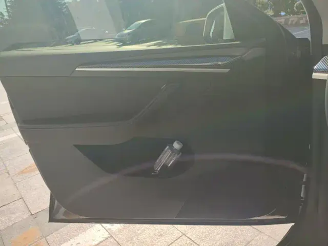Tesla Model Y — Фото автомобиля 7