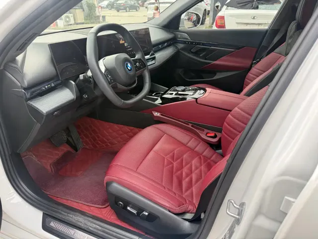 BMW i5 — Фото автомобиля 5