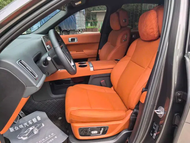 Li Auto L8 — Фото автомобиля 8