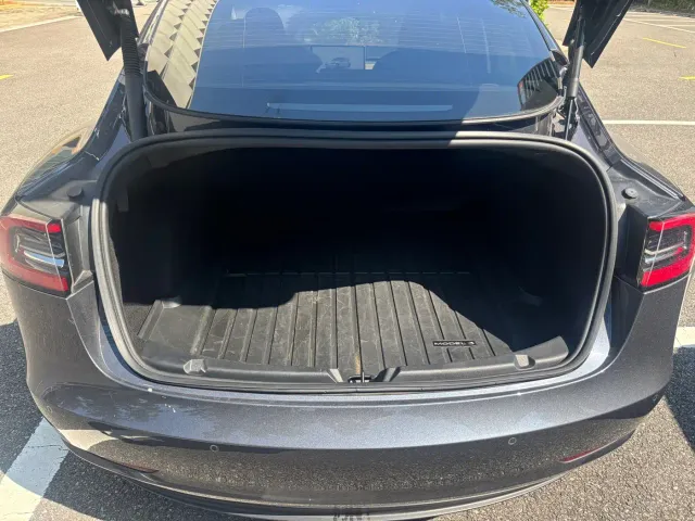 Tesla Model 3 — Фото автомобиля 18