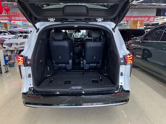 Toyota Sienna — Фото автомобиля 7
