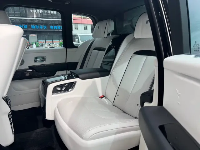 Rolls-Royce Cullinan — Фото автомобиля 12