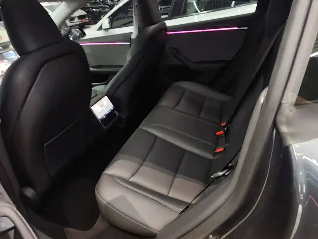 Tesla Model 3 — Фото автомобиля 16