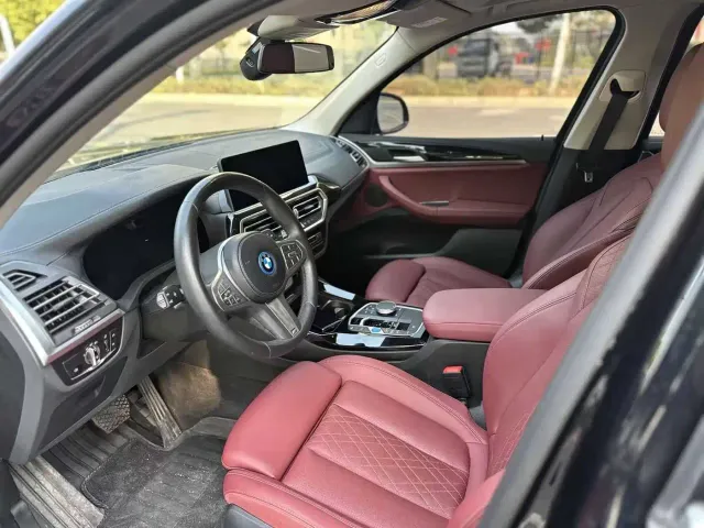 BMW iX3 — Фото автомобиля 4