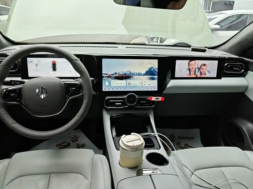 Leapmotor Leapmotor C01 2022 RWD Extended Range — Фото автомобиля 12