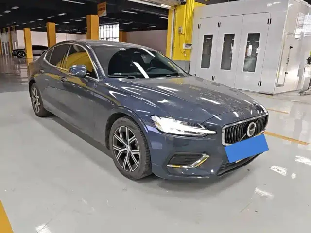 Volvo S60 — Фото автомобиля 2