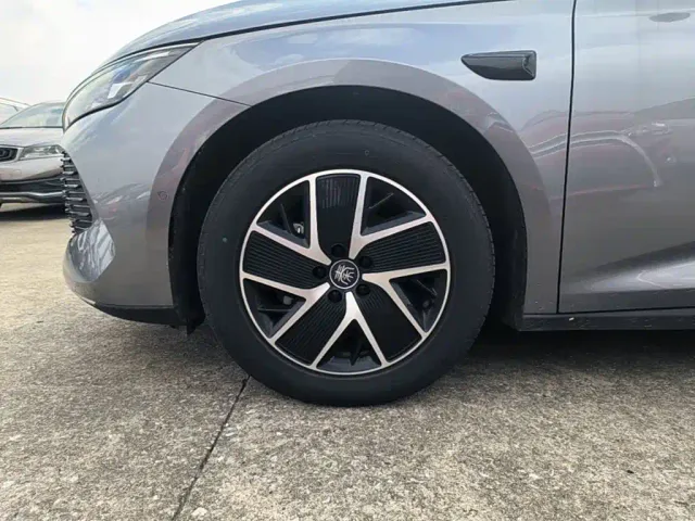 BYD Qin L — Фото автомобиля 22