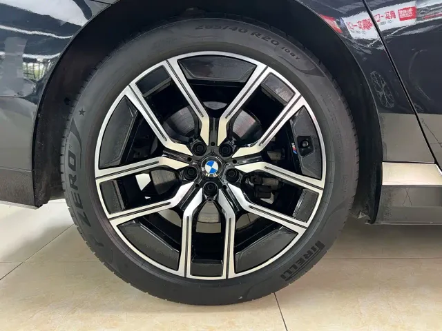BMW 7 Series — Фото автомобиля 28