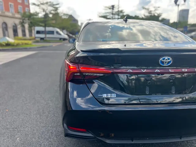 Toyota Avalon — Фото автомобиля 12