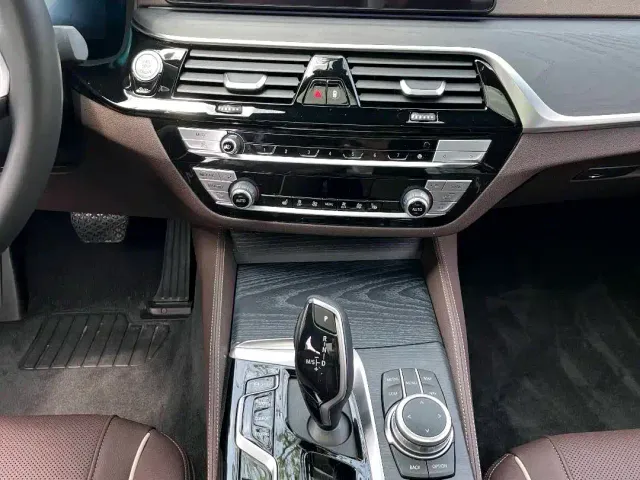 BMW 5 Series — Фото автомобиля 12