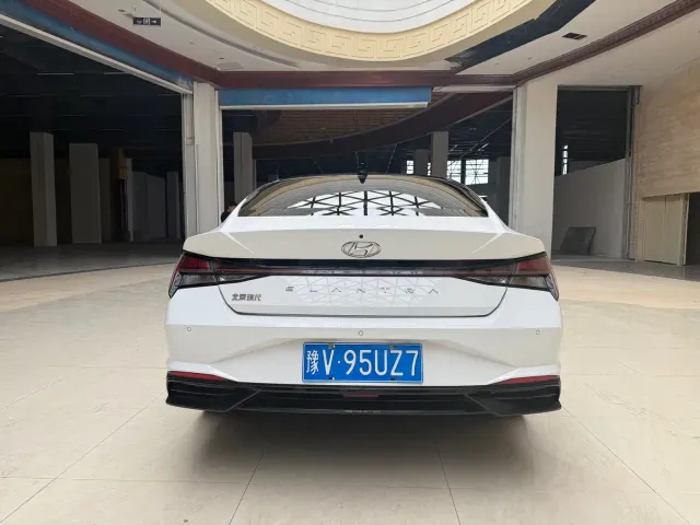 Hyundai Elantra — Фото автомобиля 5