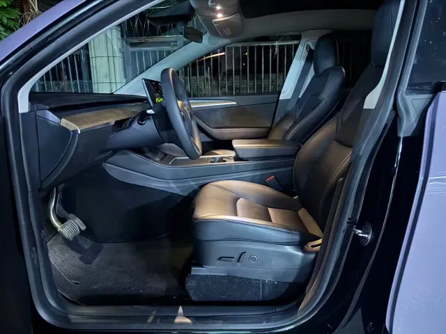 Tesla Model Y — Фото автомобиля 3