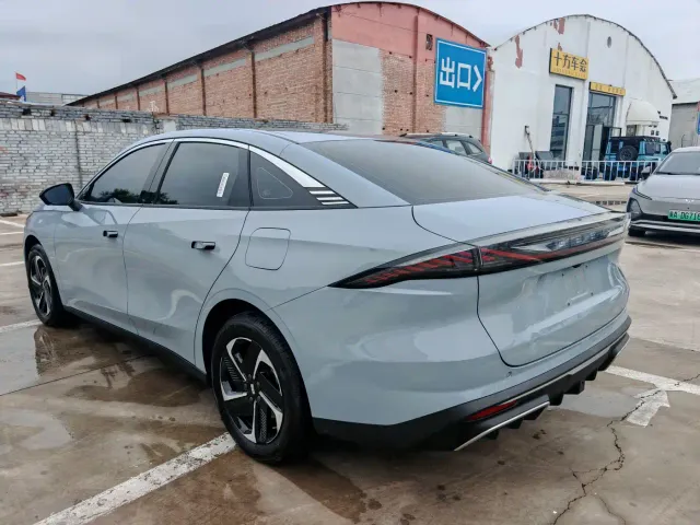 Geely Galaxy L6 — Фото автомобиля 4