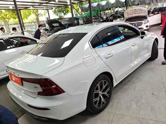Volvo S60 — Фото автомобиля 7