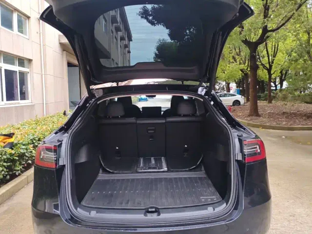 Tesla Model Y — Фото автомобиля 18