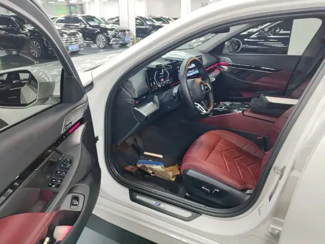 BMW 5 Series — Фото автомобиля 15