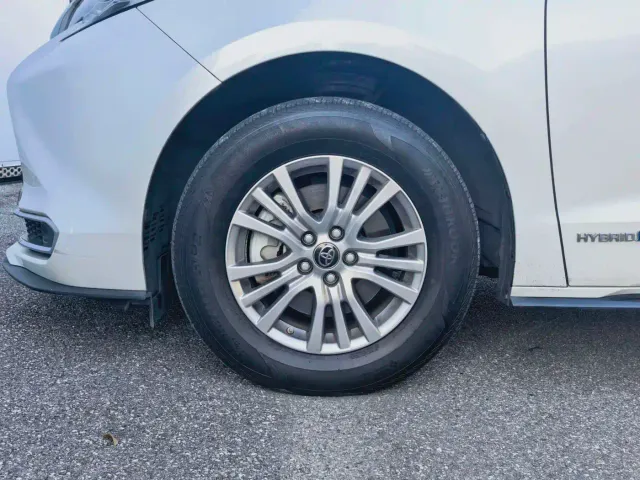 Toyota Sienna — Фото автомобиля 9